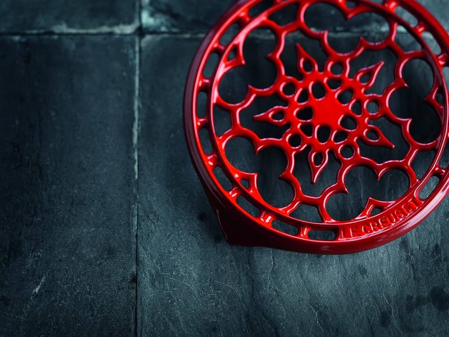 Amazon｜ル・クルーゼ(Le Creuset) ラウンド・トリベット 鍋敷き 22cm