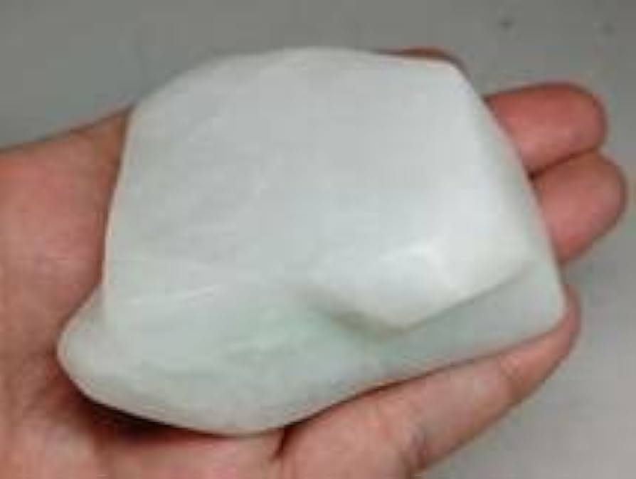 Amazon.co.jp: 白翡翠 214g 翡翠 原石 ヒスイ 鉱物 鑑賞石 糸魚川 水石