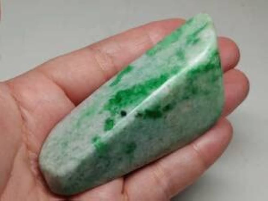 Amazon.co.jp: 鮮緑 181g 翡翠 原石 ヒスイ 鉱物 鑑賞石 糸魚川 水石