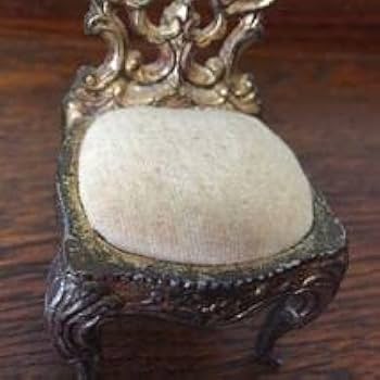 Amazon.co.jp: アンティーク小さな椅子型ピンクッション 針山 針刺し