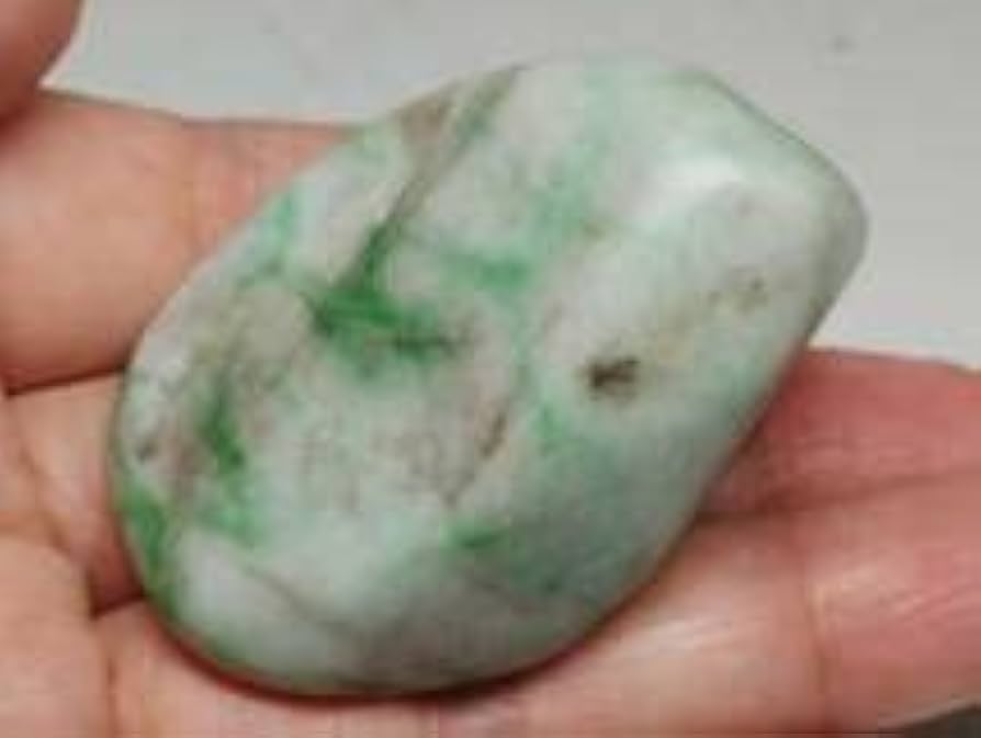 Amazon.co.jp: 白緑 82g (k) 翡翠 原石 ヒスイ 鉱物 鑑賞石 糸魚川