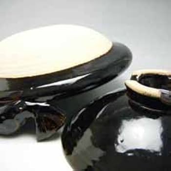 Amazon | 土楽窯 魚手黒鍋 尺二（5～7人用） 【土鍋 土楽窯 伊賀焼