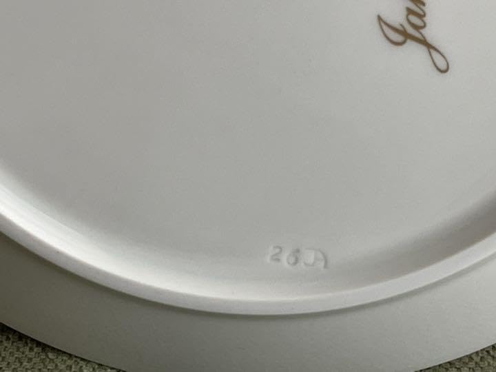 Amazon.co.jp: MEIEN マイセン 2022年干支プレート「蝶々を見つめる