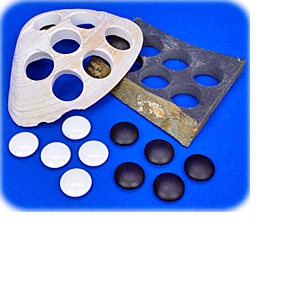 Amazon | 囲碁 日向特製蛤碁石那智黒碁石 31 実用 厚み8.4mm 木製本欅