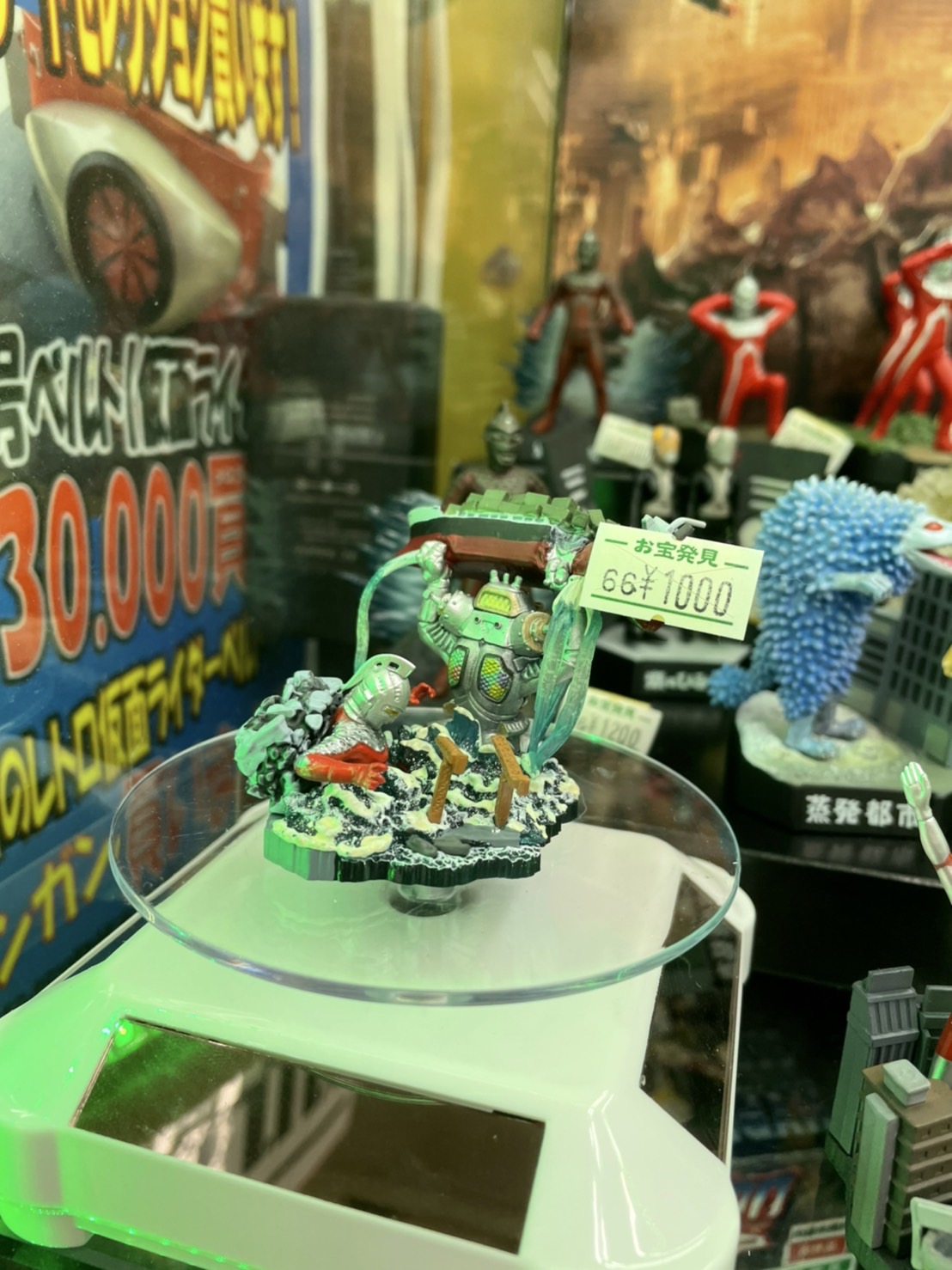 □おもちゃコーナーに【ゴジラやウルトラ怪獣】等々 ちょっと増えまし