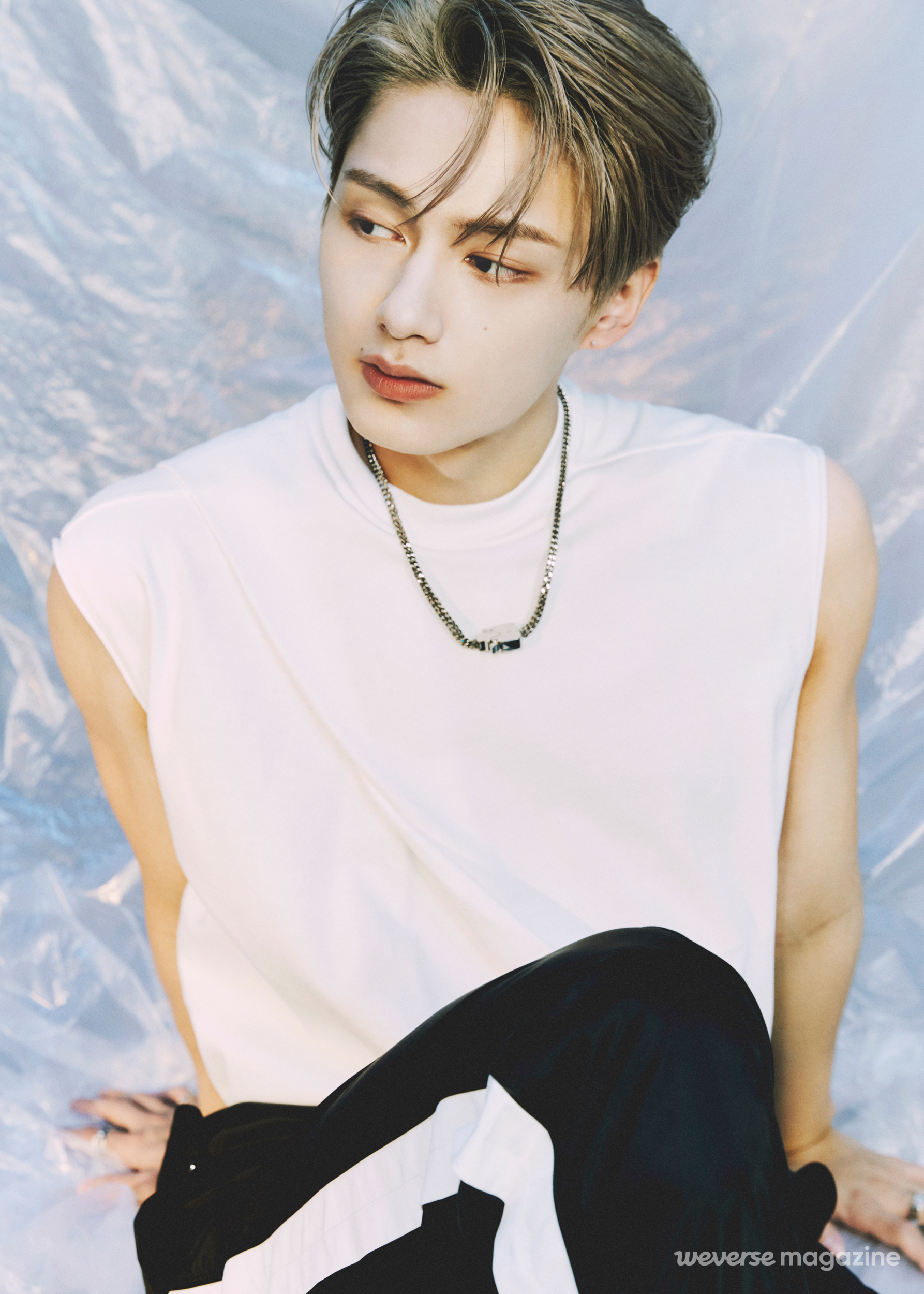 준 “멤버들의 장점들이 저의 장점이 되어가고 있어요” - Weverse Magazine