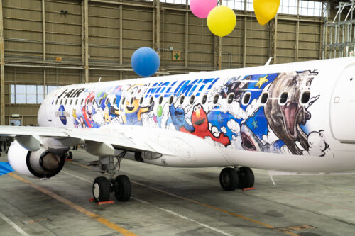 USJキャラクターが飛行機に 特別塗装機「JAL×ユニバーサル・スタジオ