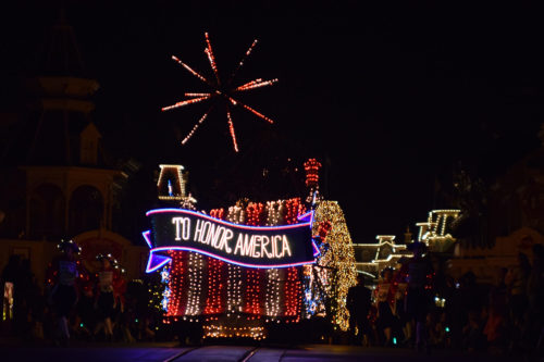 アナハイム「エレクトリカルパレード」50周年でフィナーレフロートを
