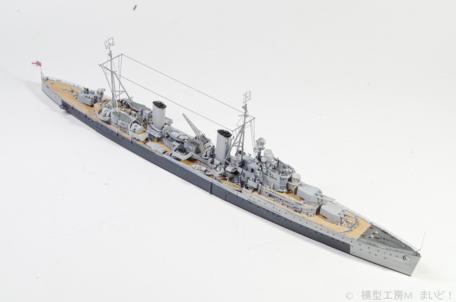 フライホーク 1/700 イギリス軽巡洋艦「オーロラ」完成品 FLYHAWK HMS
