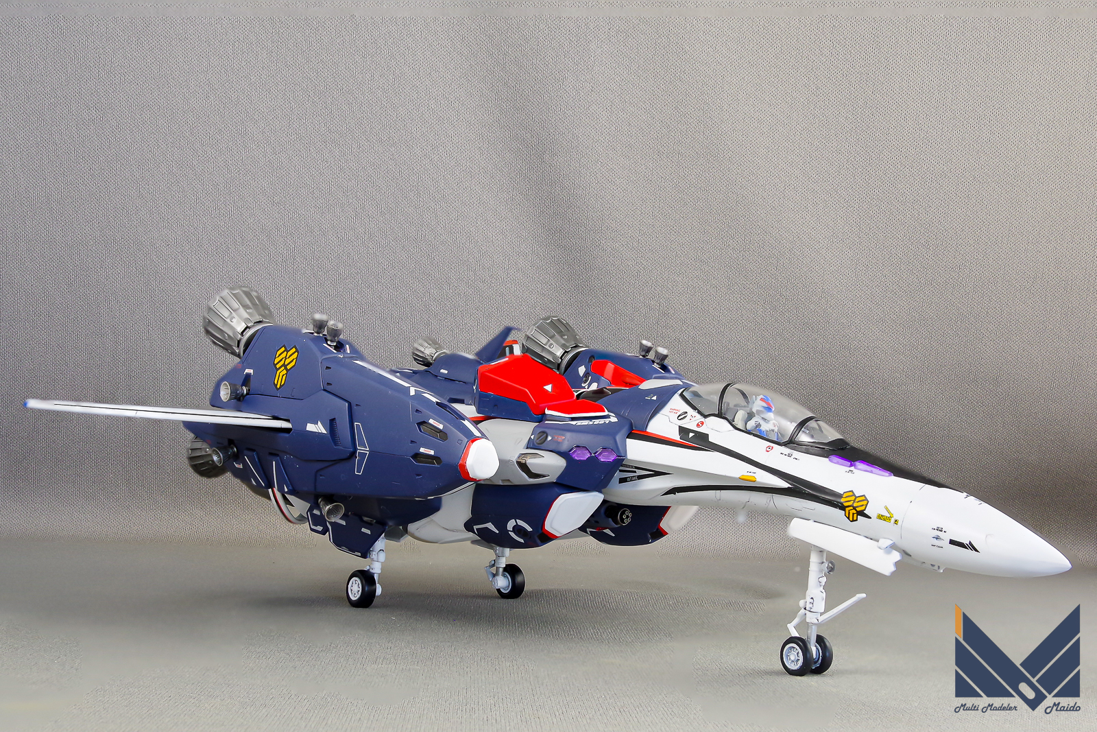 ハセガワ 1/72 VF-25F スーパーメサイア マクロスF 完成品 HASEGAWA