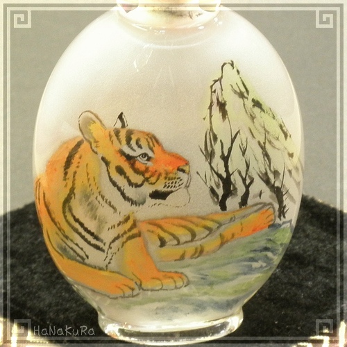 鼻煙壷 鼻煙香 42 虎 トラ 内側から手描き 工芸品 鼻煙壺 内絵