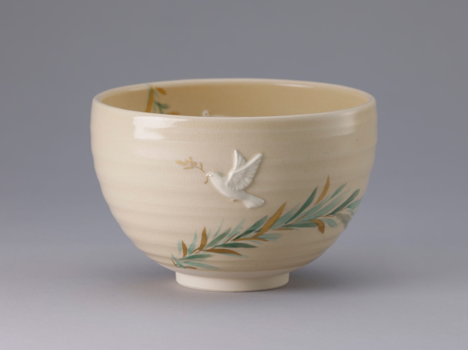 浮彫 オリーブに鳩絵茶碗 | すべての商品 | 淡交社 茶道具と茶席の