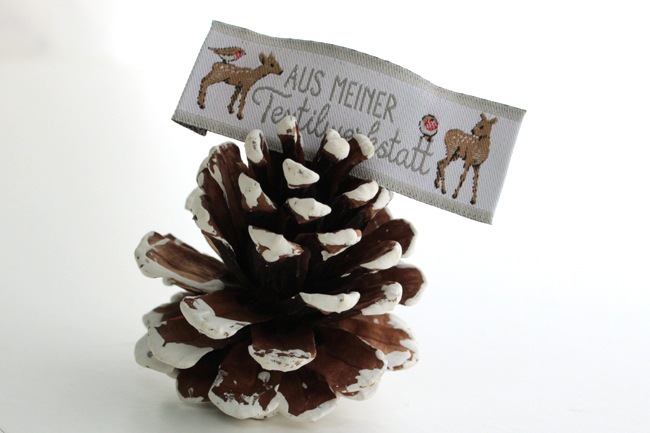 acufactum244】 約2cm×約5.5cm幅-鹿と小鳥のタグ・ラベル