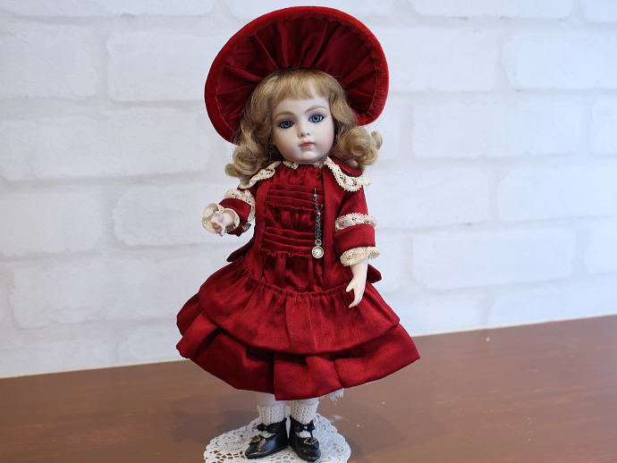 草苅 尚代作 /27cm 赤いドレスのブリュジュン（オールビスク 【神戸