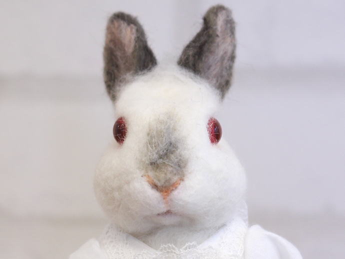 棚からうさもち ／エプロンドレスの羊毛うさぎ③ | ≪終了企画