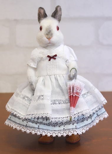棚からうさもち ／エプロンドレスの羊毛うさぎ③ | ≪終了企画