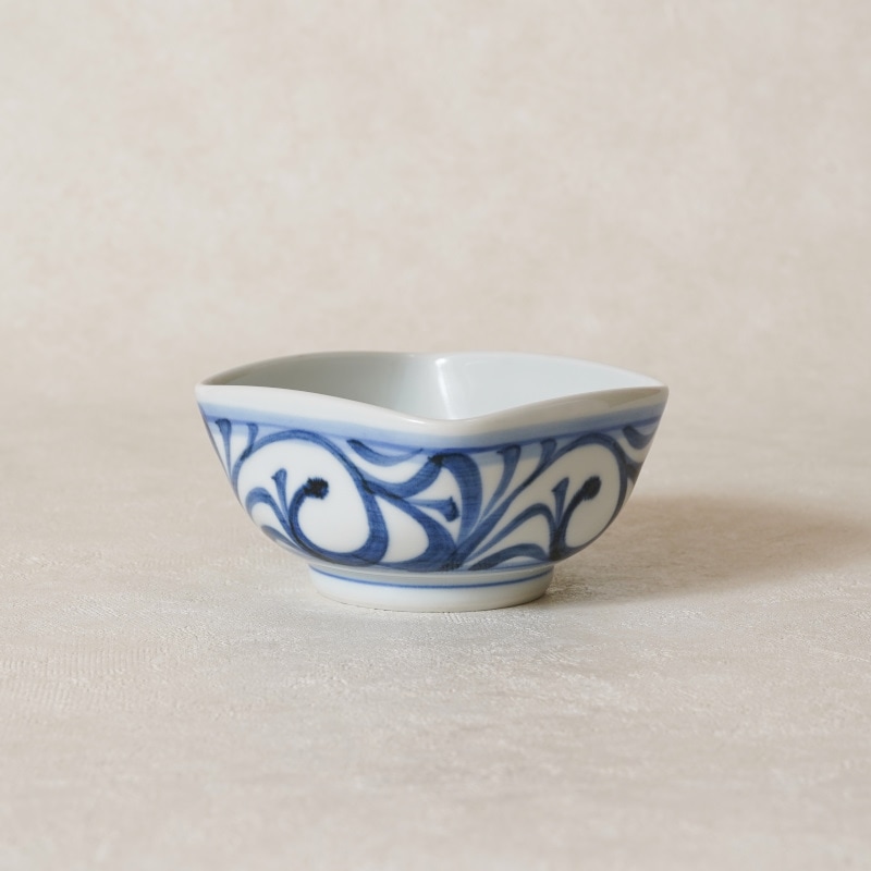 砥部焼 梅山窯】3寸四方曲鉢 唐草 | 窯元別,梅山窯 | 砥部焼通販【とべ