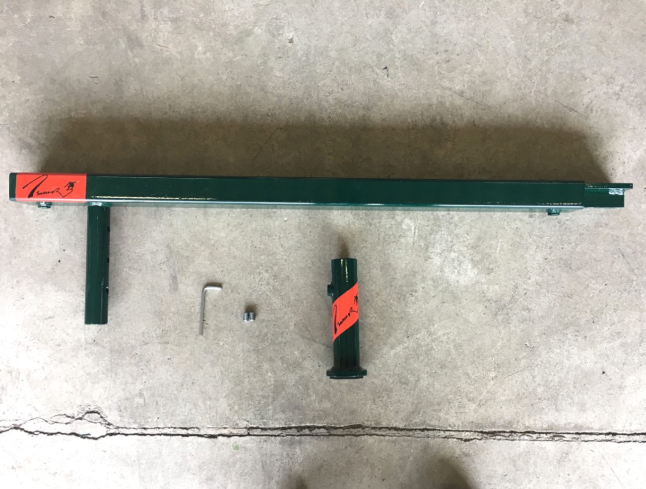 室内 鉄棒、体育体操マット、スケートボードセクション スケボーレール