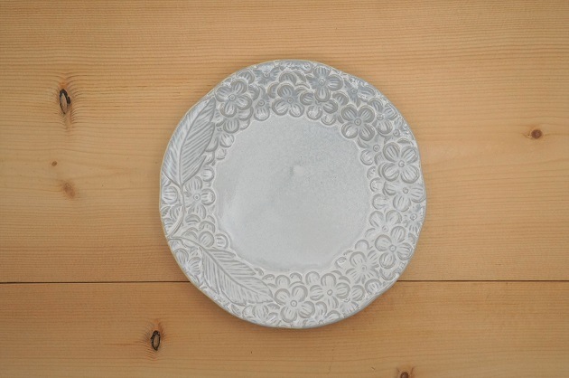 中皿（フラワーエンボス） | 大皿・中皿 | うつわ market place 大黒屋