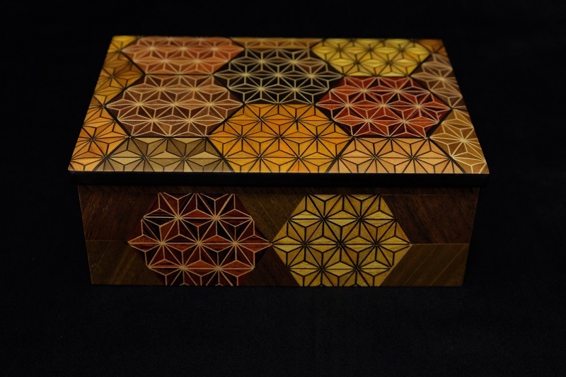 箱根からの贈り物 寄木小物入れ 《麻の葉亀甲柄》