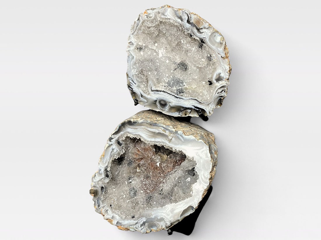 トレジャーメノウ (瑪瑙晶洞)/Geode Pair (鉄製台座付き)