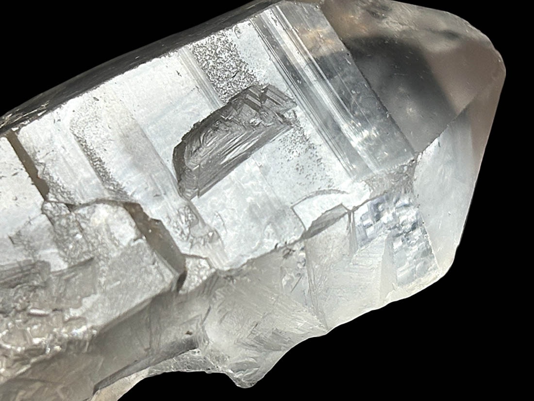 タンザニア産 モンドクォーツ ポイント (パストタイムリンク/貫入水晶