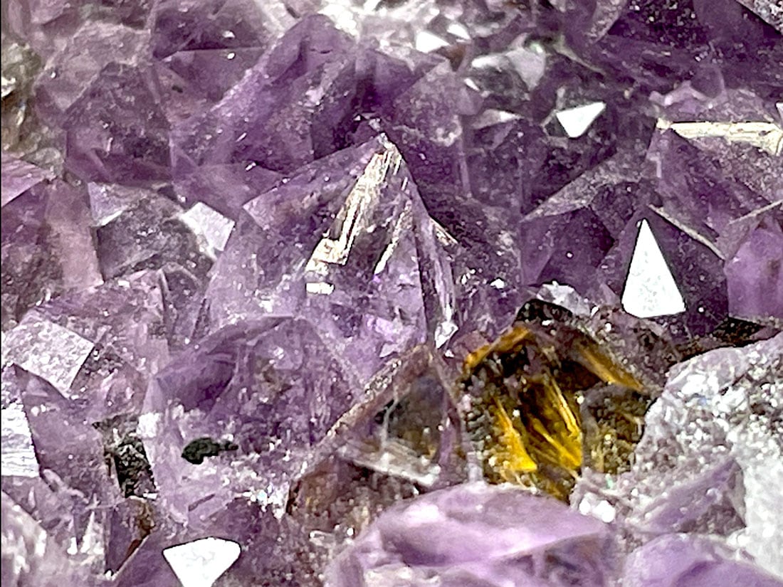 ブラジル産 カコクセナイトinアメジスト / Cacoxenite in Amethyst