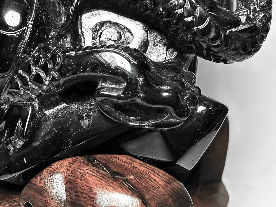 モリオン龍彫刻 (木製台座付き)