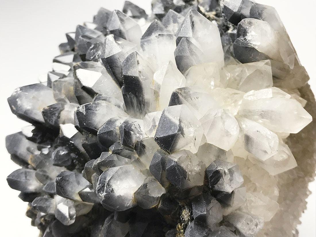 山東省産ブラックファントムクォーツクラスター/Black Phantom Quartz