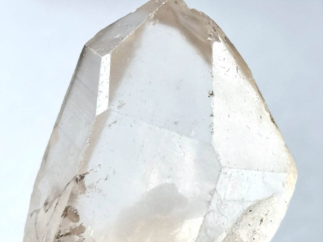 タンザニア産 モンドクォーツ ポイント (雷水晶・ライトニングクォーツ