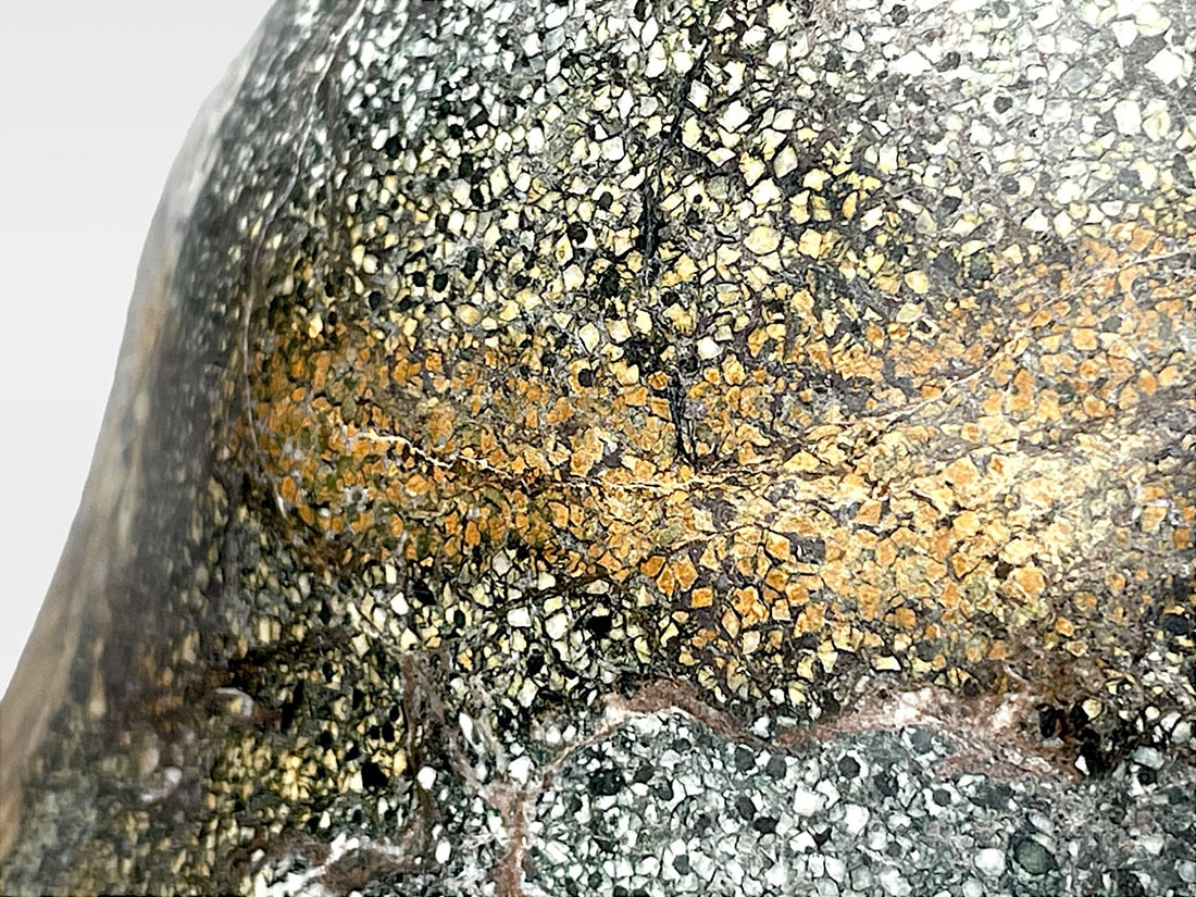 岐阜県根尾谷産 大型 天然 菊花石 (木製台座付き)