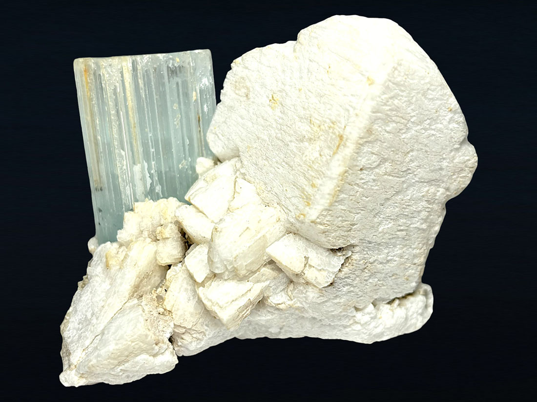 パキスタン産 アクアマリン 母岩付き