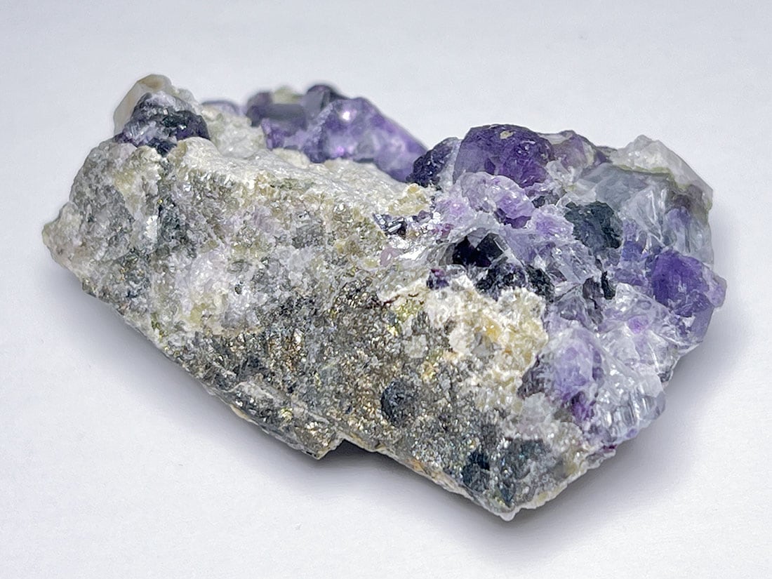 内モンゴル産フローライト(母岩付き)