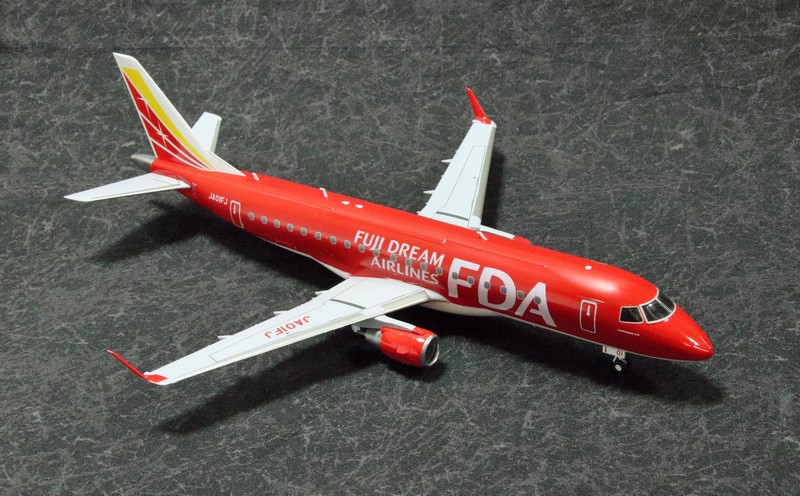1/100 フジドリームエアラインズ エンブラエル175 完成品｜艦船模型の
