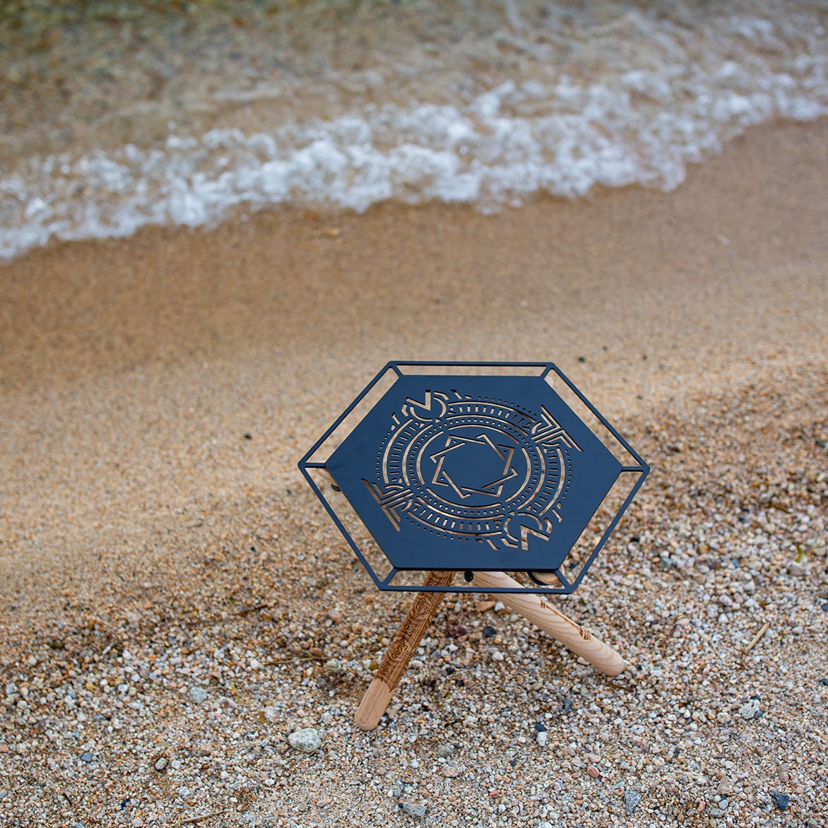 焚き火サイドスタンド LOW 六角天板タイプ | DEVISE WORKS | キャンプ用品