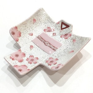 有田焼 虹彩桜 着物銘々皿 ｜ 四季折々のおしゃれな和食器通販サイト