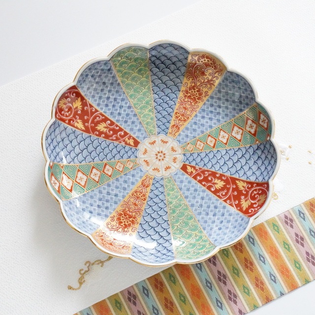 波佐見焼 菊割花地紋 5号取皿 ｜ 四季折々のおしゃれな和食器通販