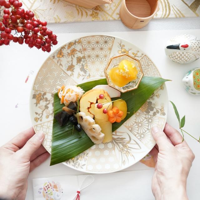 古伊万里大皿 金彩色絵 櫻花尽 見込花篭 鷺 冨貴長春 径46cm 江戸後期