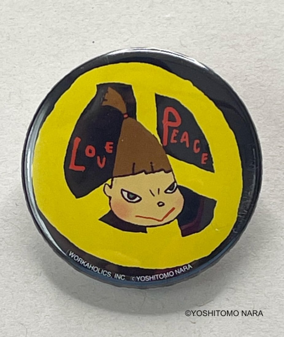 奈良美智 缶バッジ 大 [LOVE & PEACE]｜ラムフロム - アートグッズ