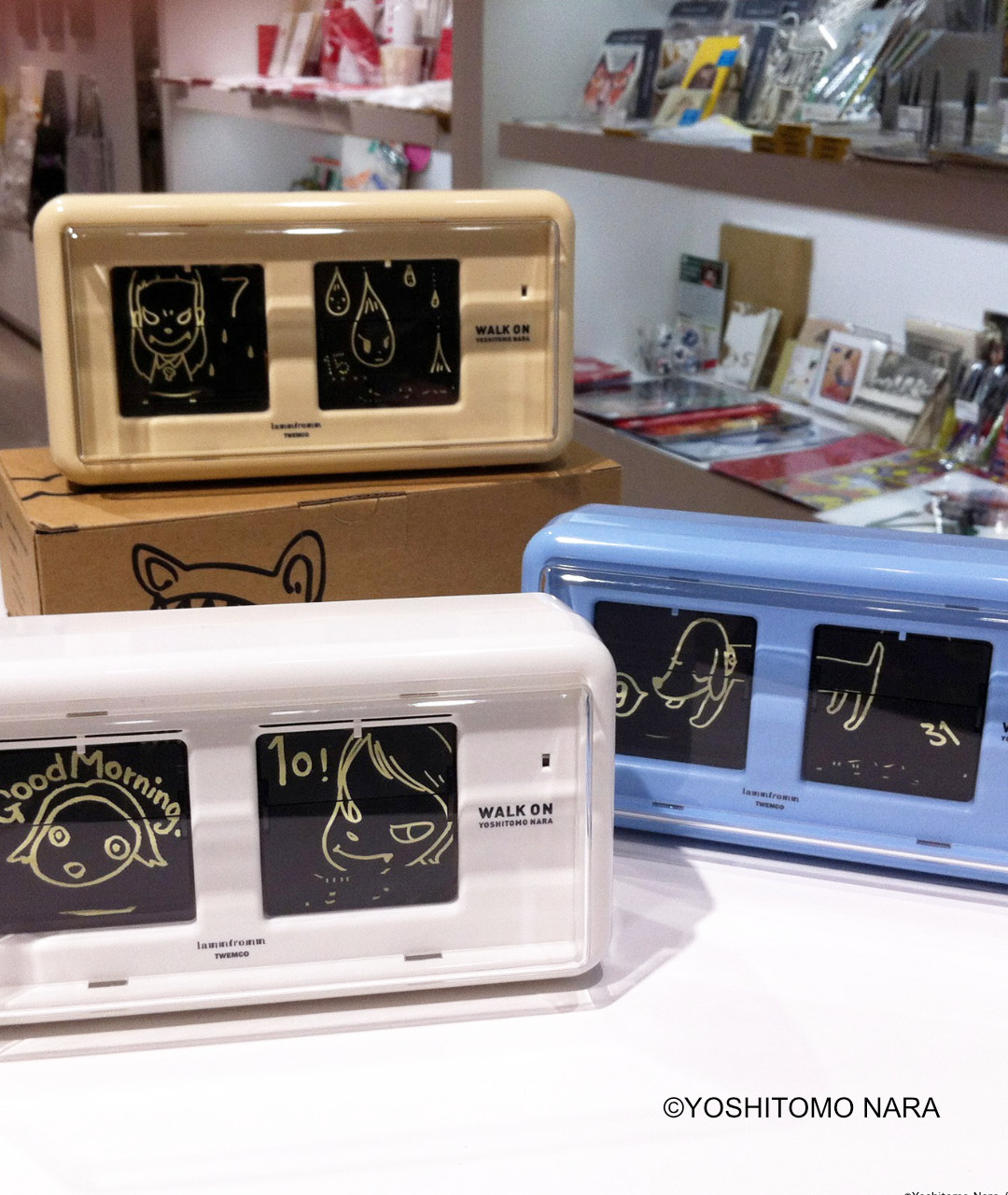 奈良美智 パタパタクロック [WALK ON(ベージュ)]｜ラムフロム - アート