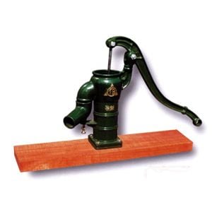 井戸ポンプ 手押しポンプ 東邦工業製 TB式共柄ポンプ 木製台付きタイプ