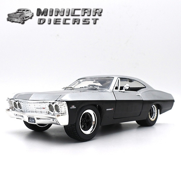 1/24 箱入り ミニカー 1967 CHEVROLET IMPALA SS シルバー ブラック
