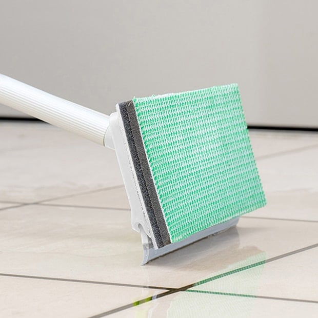 毎日出荷】AZ297玄関タイルブラシスポンジF水切り付（本体色：ライト