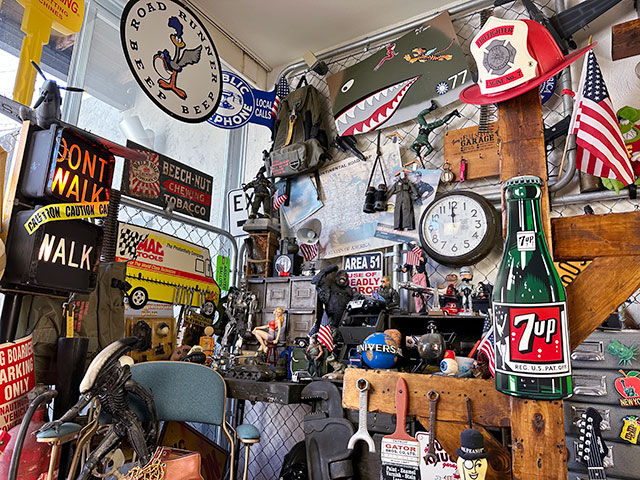 7UP セブンアップ エンボスティンサイン （1960年代ボトル）の通販