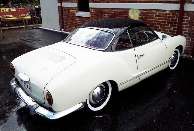 1/18 VW Karmann Ghia フォルクスワーゲン 1966 カルマンギア 白 梱包