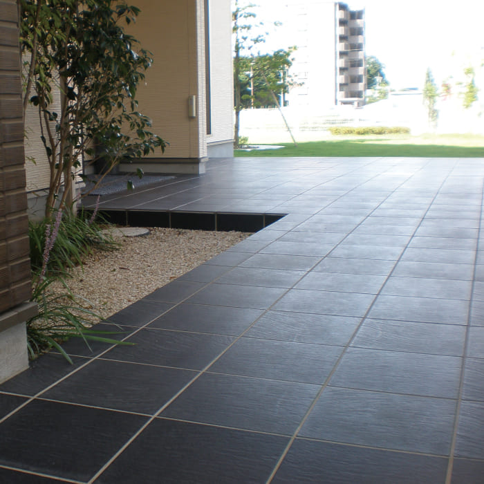 おしゃれでちょっとこだわりの床材,タイル,外床(グリップ）,300角が