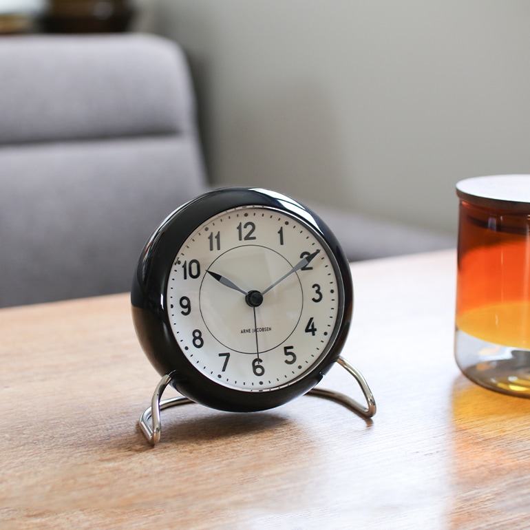ARNEJACOBSEN アルネ・ヤコブセン｜TABLE CLOCK STATION 43672 通販