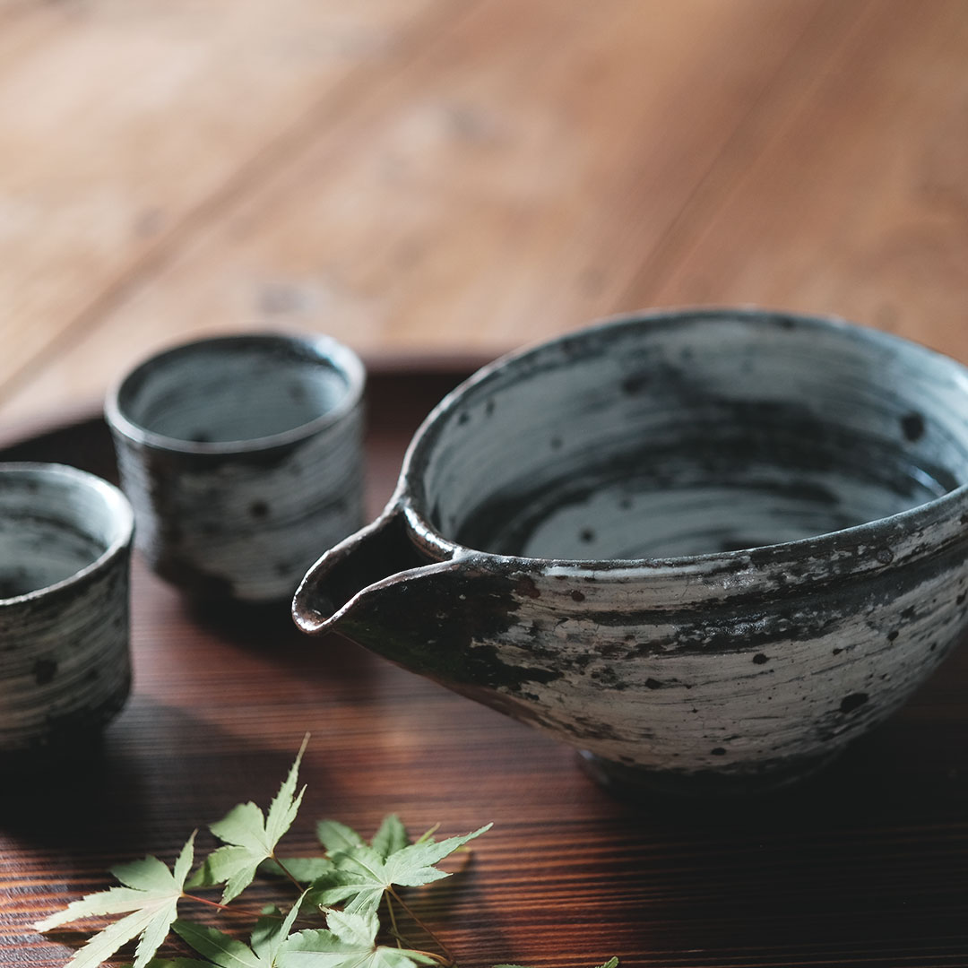 黒唐津 ぐい呑み/一点もの | 唐津焼 雅樂窯 ( うたがま ) | 糸島くらし