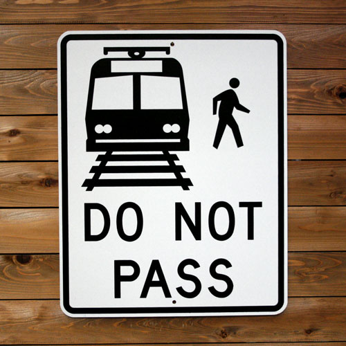 アメリカの工場直輸入の道路標識！アメリカの道路標識 「DO NOT PASS