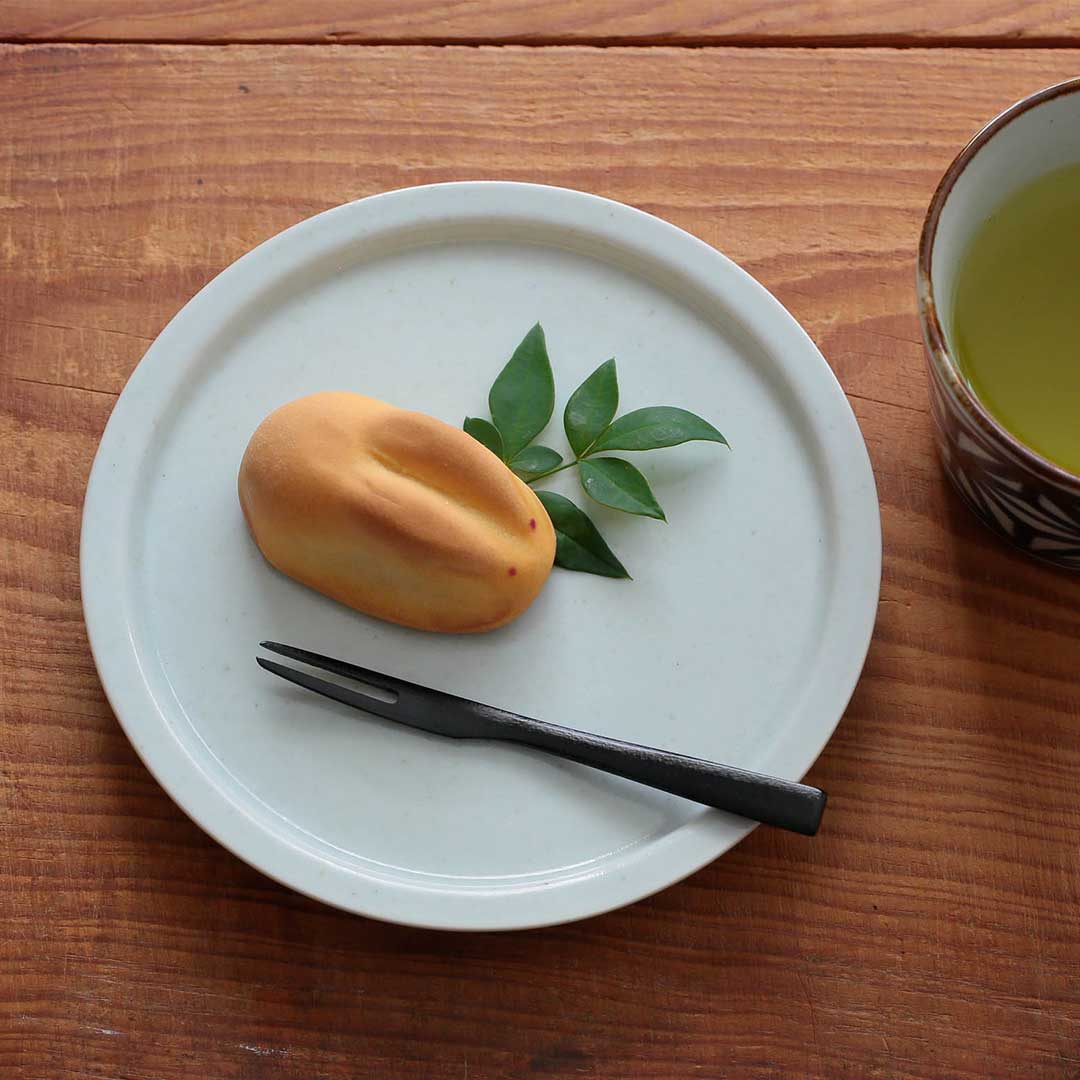 李朝白磁 天平平皿 （アリタポーセリンラボ） | 平皿・プレート | cotogoto